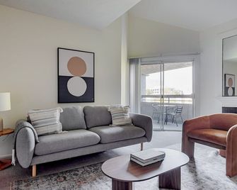 Blueground | Pasadena, pool, nr Pasadena City Hall - Los Angeles - Living room