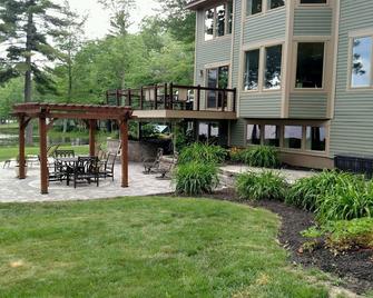 Lakeside Vacation Home - Litchfield - Patio