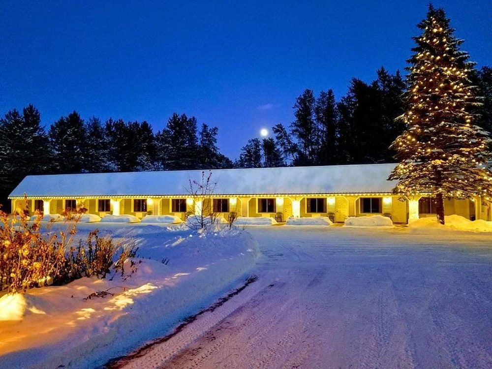 Northwoods Motel - Hayward - Будівля