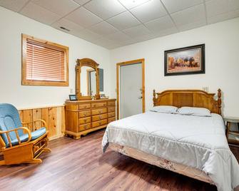 Monico Lakefront Home w/ Boat Dock & Fire Pit! - Rhinelander - Bedroom