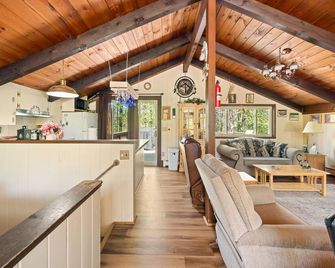 Cozy chalet with WiFi in charming No. Conway - Conway - Salon