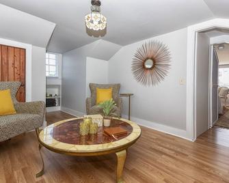 A 1 bedroom 1 futon1 bath upstairs of The HH & downstairs is separate to rent. - Bainbridge