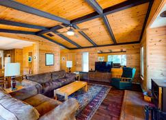 Modern cabin w/beautiful views, private gas grill, W/D, and wood fireplace - Fish Camp - Living room