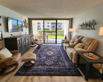 Newly Renovated 30 Seconds to Beach From Patio - Cape Canaveral - Living room