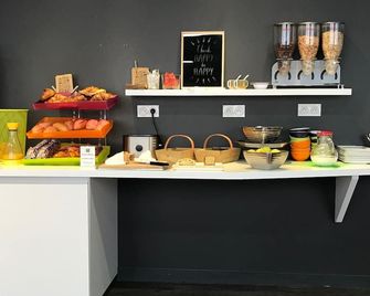 ibis Styles Chambéry Centre Gare - Chambéry - Buffet