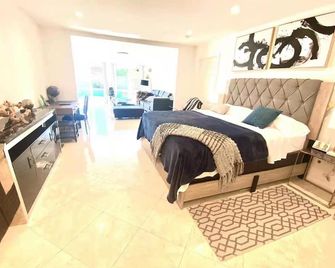 1 Luxury hacienda villa guesthouse private unit - Hacienda Heights - Bedroom