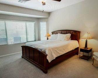 Amazing outdoor space! 5 minute walk to park with paved trails. - Флоренція - Спальня