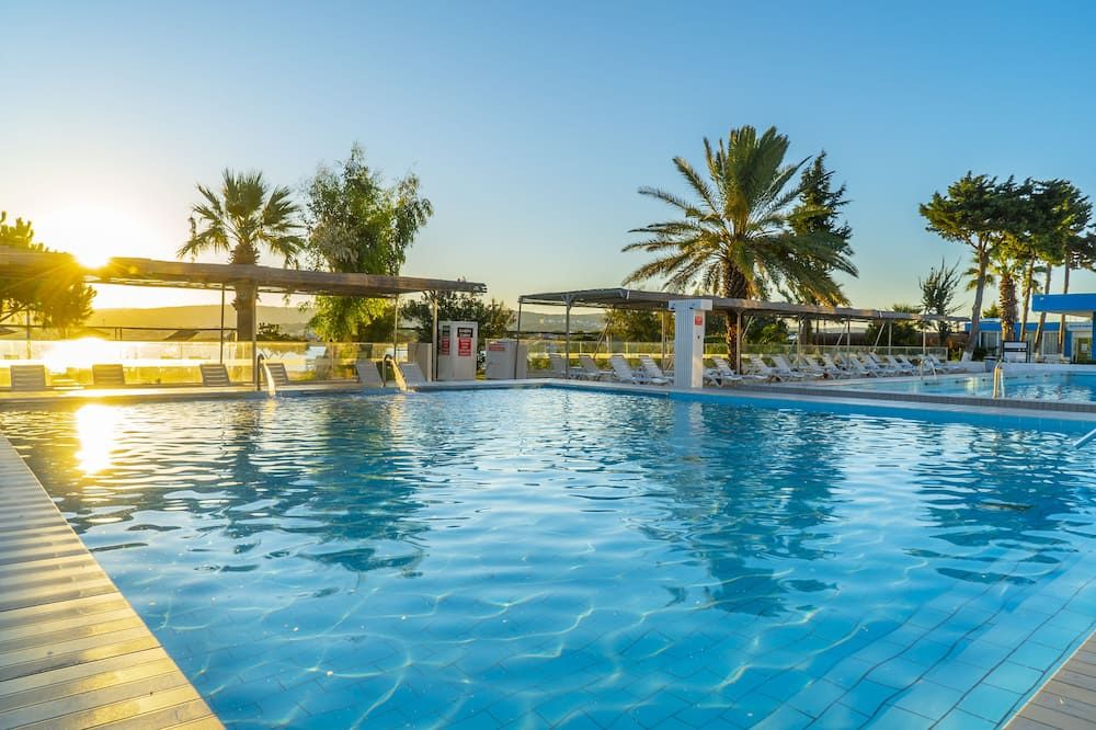 سيفنه تيرمتال أوتل - سسمى - حوض السباحة