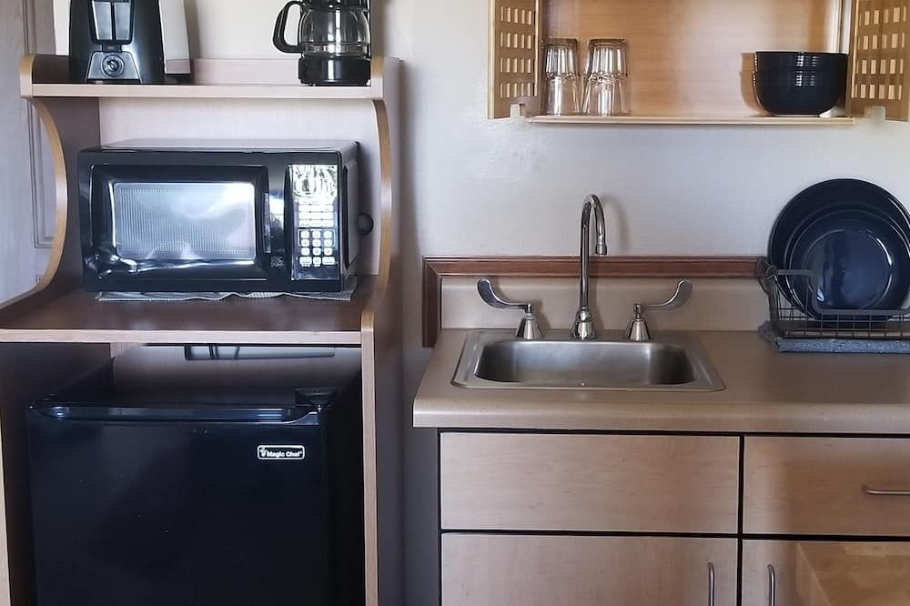 Kitchen view of Beaver Creek Inn