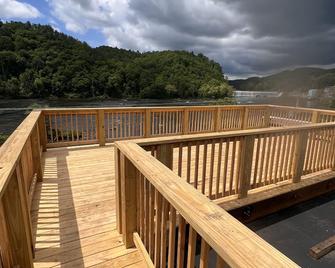 Beautiful New Riverfront Condo - Galax - Balcony