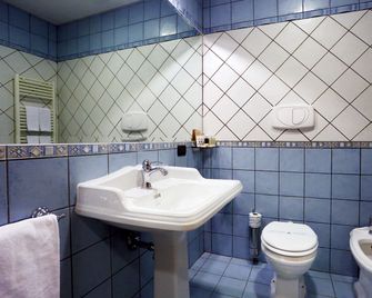 Hotel L'Aquila - L’Aquila - Bathroom