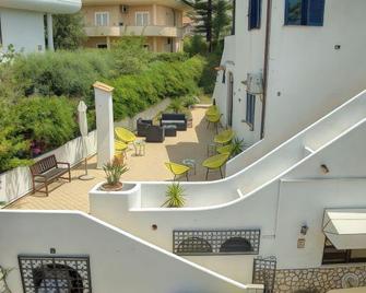 Boutique Hotel San Daniele - Maierà - Patio