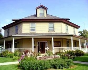 Innkeeper Suite at The Currier Inn - Greeley - Rakennus
