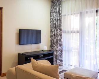 Modern style furnished apartments for long and short term rentals. - Blantyre - Living room