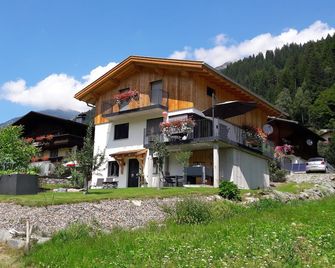 Haus Carmen, Familienfreundliche 4 Edelweiss Ferienwohnung Mit Top Einrichtung - Sankt Gallenkirch - Gebouw