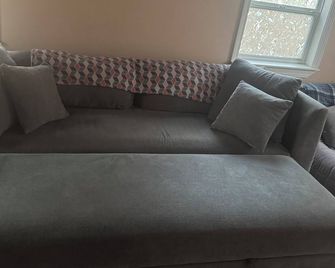 Guarantee you tell your friends and you book again. - Harrison - Living room