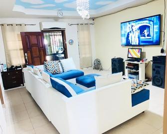 Casa Channel - Lce - La Ceiba - Living room
