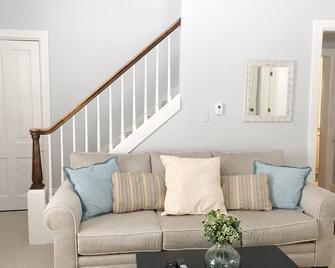 Lower 2 bedroom unit- Convenient in town location - Batavia - Living room