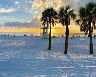 RV Camper Paradise on the Wheels Near Clearwater Beaches - Largo - Beach