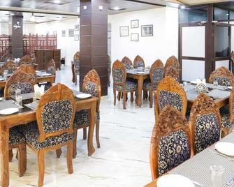 Hotel Grand Chinaar - Baddi - Restaurante