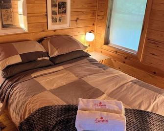 Cozy Cabin on Crowe from E Z Retreats - Marmora - Habitación