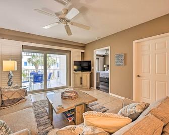 Marco Island Condo w/ Shared Pool & Hot Tub! - Marco Island - Living room