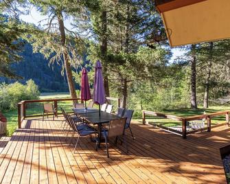 Ranch Creek Ranch - Stunning Home in The Mountains Of Western Montana - Clinton - Patio