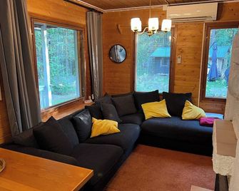 Winter Wonderland Cabin in Hämeenlinna, Finland - Hämeenlinna - Olohuone