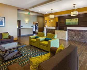 Best Western Plus Moosomin Hotel - Moosomin - Lobby