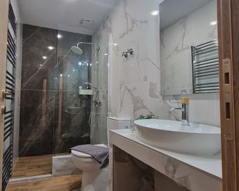 N&S Apartment A - Edessa - Bad