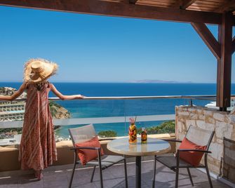 Blue Bay Resort Hotel - Agia Pelagia - Balkon