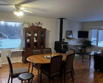 Cozy Country Living - Nipawin - Comedor