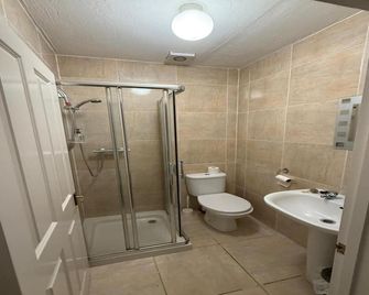 Standard Triple Room - Shared - Mánchester