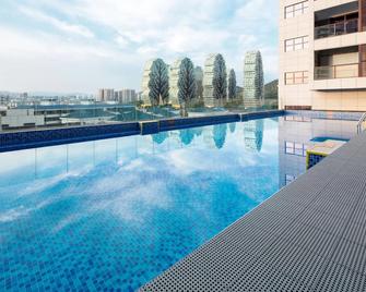 三亞悅信明日大酒店 - 三亞 - 游泳池