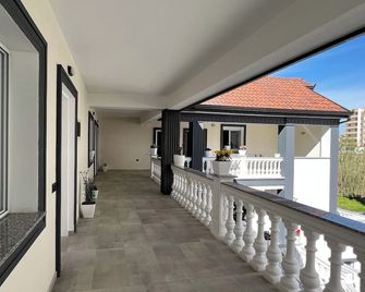 Hotel Vila Aaron - Durrës - Balcon