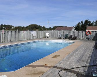 North Rustico Motel & Cottages - North Rustico - Piscine