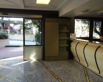Hotel Zeus - Pompei - Front desk