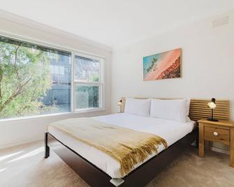'Tangerine Gleam' Cheerful Inner-City Family Abode - Melbourne - Bedroom