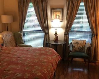 Stylish Casita , Near The Riverwalk & Pearl Complex, Monthly Allowed - San Antonio - Bedroom