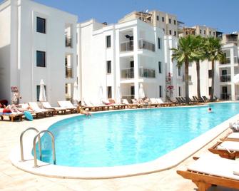 Queen Resort Hotel - בודרום - בריכה