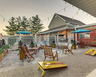 Room for the Crew! Expanded King with Bunk Bed, Stoney Creek Quincy - Quincy - Patio