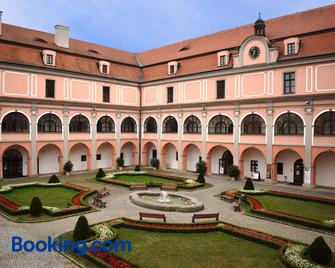 Zámecký Penzion - Valašské Meziříčí - Edificio