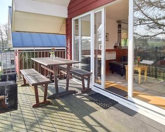 Ta Mill Cottages & Lodges - Meadowview Chalet 2 - Launceston - Patio