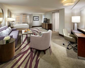 Hilton Long Beach - Long Beach - Living room