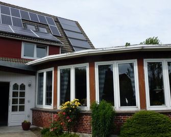 Hotel Landhaus Leuchtfeuer Nordseeinsel Pellworm - Pellworm - Gebäude