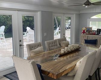 Tropical waterfront oasis with private dock, pool, waterfall spa, tiki huts. - Jupiter - Dining room