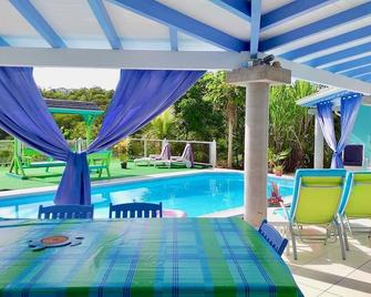 Room + breakfast every morning + 2 meals included in your stay. - Le Gosier - Piscina