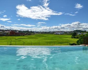 Bg Tours - Antananarivo - Piscina