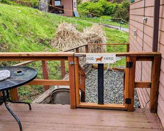 a Cozy Little Cottage with the Nice View of the Surroundings - Gold Beach