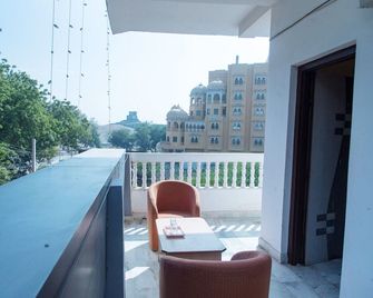 Oyo 10499 Hotel Shiv Shakti - Ābu Road - Balcony